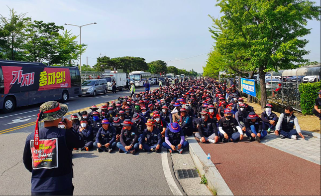 Hàng ngàn lái xe tải Hàn Quốc đình công 